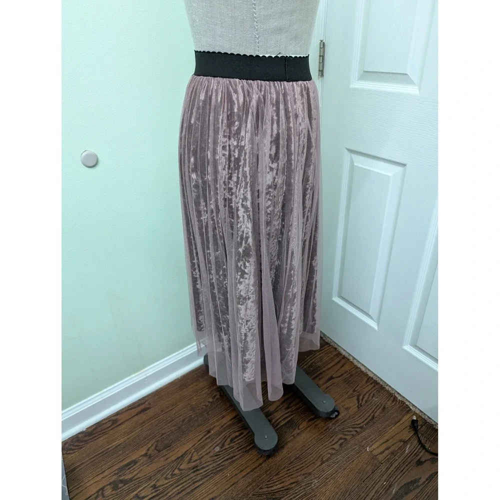 Pink velvet skirt with mesh overlay‎ size medium
